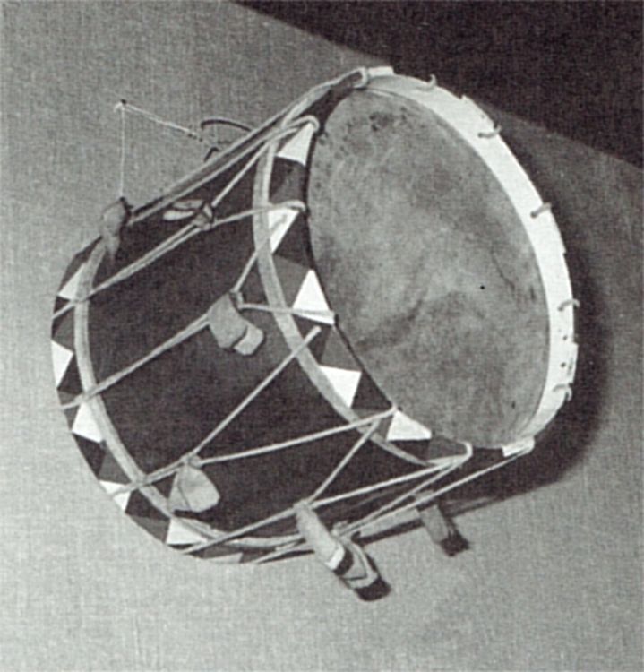 Een foto van de trommel van de trommelslager van de burgerwacht in de raadszaal van het Stadhuis. Een foto van de trommel van de trommelslager van de burgerwacht in de raadszaal van het Stadhuis.