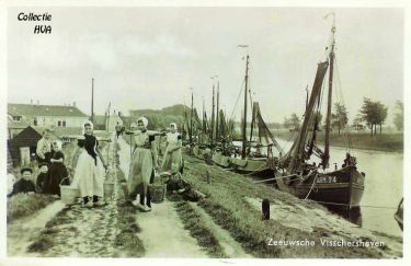 De vissersvloot thuis. De vissersvloot thuis.