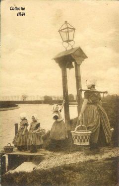 De bel bij het veertje over het Arnekanaal. De bel bij het veertje over het Arnekanaal.