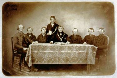 Wethouder Joos van der Weele in 1865. 3e persoon van links. Wethouder Joos van der Weele in 1865. 3e persoon van links.