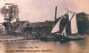 De in 1923 nieuw gebouwde VLI 26 op de werf van de gebroeders Meerman. De in 1923 nieuw gebouwde VLI 26 op de werf van de gebroeders Meerman.