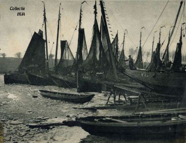 De vloot ingevroren in Den Helder. De vloot ingevroren in Den Helder.