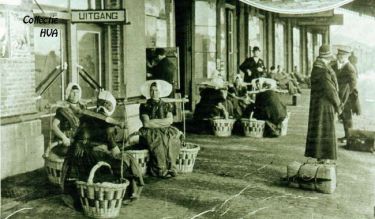 Arnemuidsche vischvrouwen te Middelburg. Arnemuidsche vischvrouwen te Middelburg.