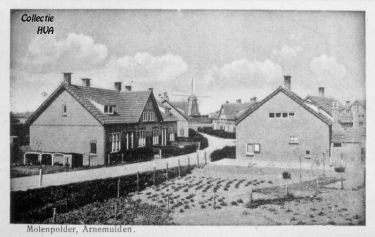 De nieuwgebouwde woningen in de Molenpolder. De nieuwgebouwde woningen in de Molenpolder.
