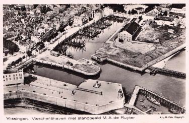 De vissersvloot te Vlissingen in het begin van de twintiger jaren. De vissersvloot te Vlissingen in het begin van de twintiger jaren.