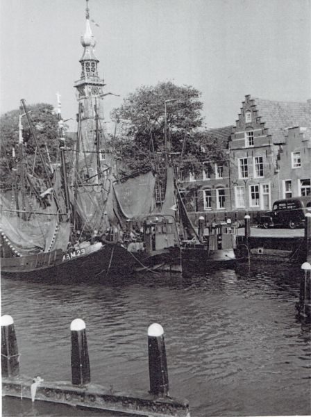 Aan de kaai te Veere. Aan de kaai te Veere.