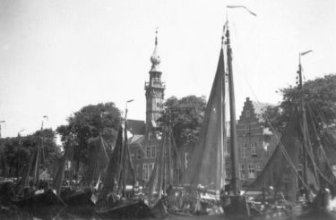 De vissersvloot te Veere in de eerste oorlogsjaren. De vissersvloot te Veere in de eerste oorlogsjaren.