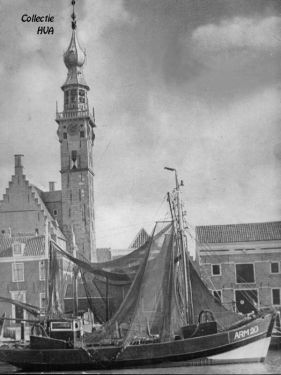 De afsluiting van het Veerse Gat en het vertrek uit Veere dreigt er aan te komen. De afsluiting van het Veerse Gat en het vertrek uit Veere dreigt er aan te komen.