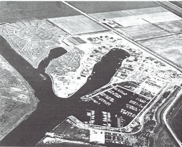 De nieuwe jachthaven aan het Veerse Meer komt dit jaar gereed. De nieuwe jachthaven aan het Veerse Meer komt dit jaar gereed.