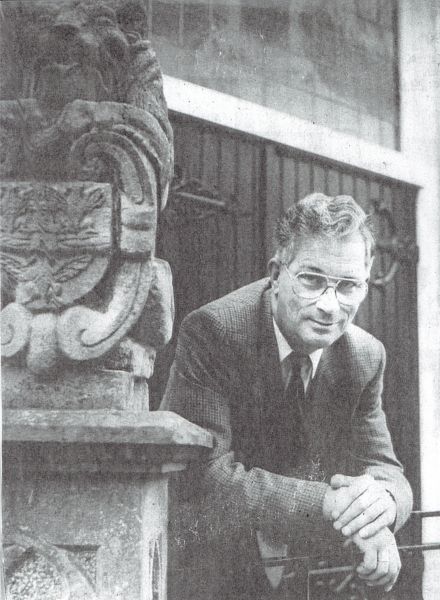 Scheidend gemeentesecretaris J. Kroon: ‘Mijn werk was ook mijn hobby ‘. Scheidend gemeentesecretaris J. Kroon: ‘Mijn werk was ook mijn hobby ‘.